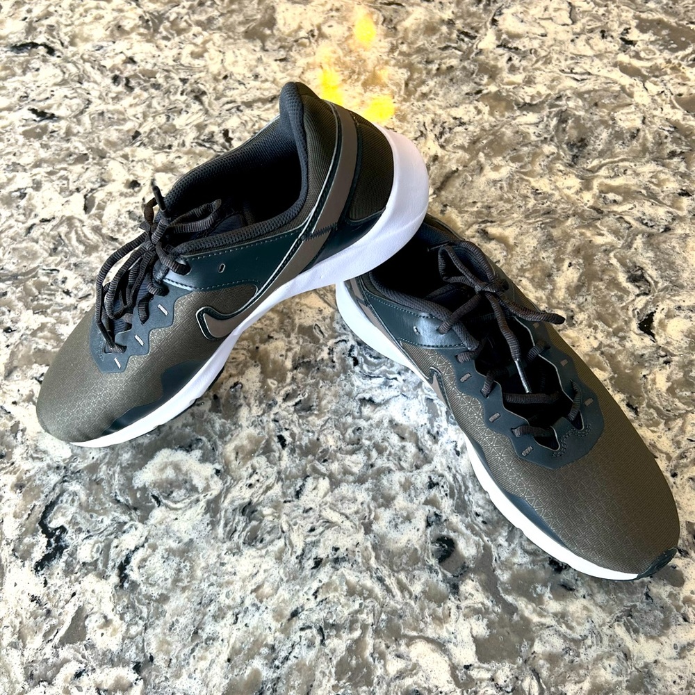 Nike Legend Essentials 2